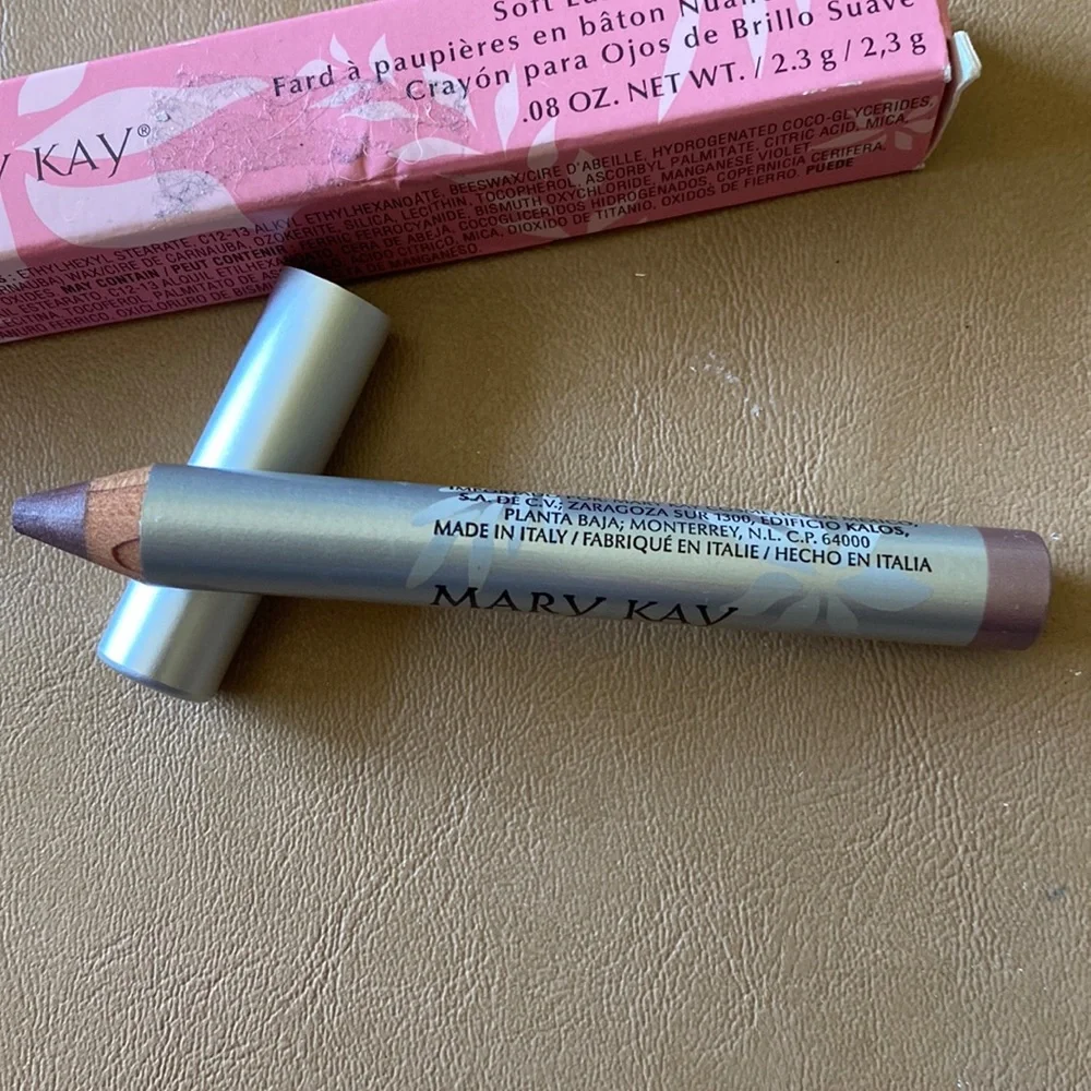 ❤️NEW❤️ Mary Kay Soft Luster Eye Color Stick - Violet Dawn - Picture 2 of 6
